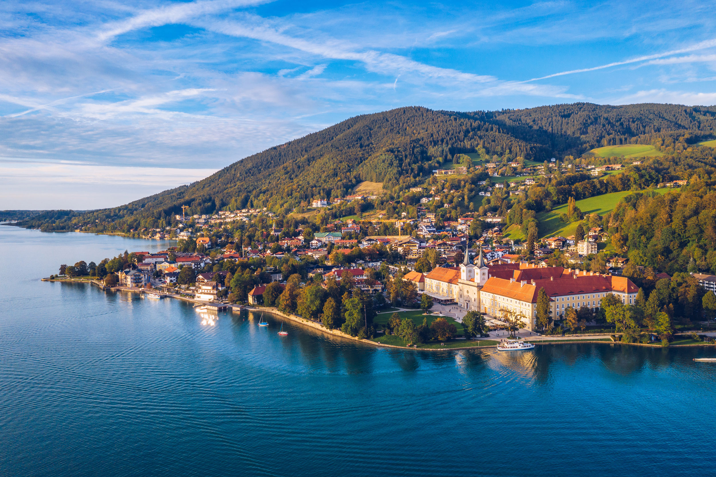 Tegernsee Blick aufs Bräustüberl Oberland