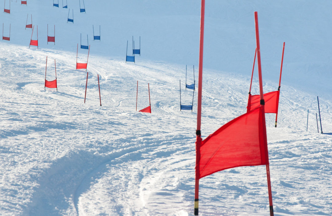 Skifahrer Skifahrerin Schnee Ski Snowboard Piste Slalom